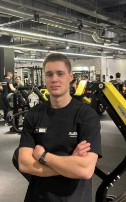 Инструктор тренажерного зала Головин Роман