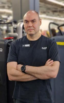 Инструктор тренажерного зала Вожаков Юрий