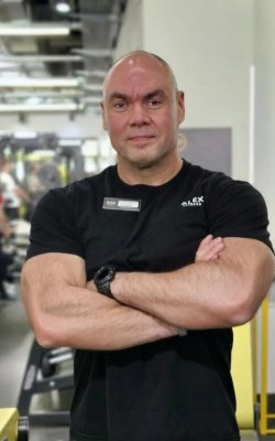 Инструктор тренажерного зала Вожаков Юрий