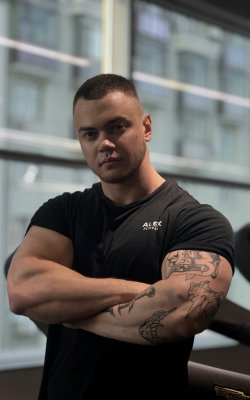 Инструктор тренажерного зала Таран  Илья 
