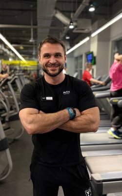 Инструктор тренажерного зала Карданов Тимур