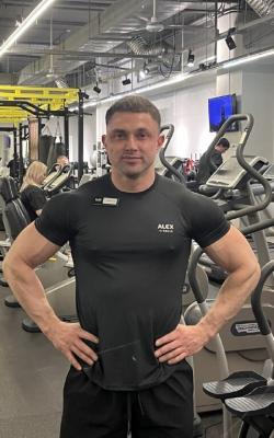 Инструктор тренажерного зала Аксёнов Станислав